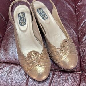HANDMADE GOLDEN SHOES​